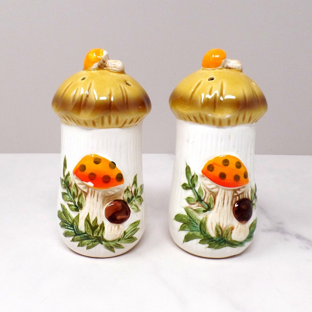 Vintage Sears Merry Mushroom Ceramic Salt & Pepper Shakers Set (No Plugs)